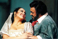 Ines Salazar, soprano - Luciano Pavarotti, Tenore nei panni di Floria Tosca e Mario Cavaradossi nella Tosca di Giacomo Puccini al Teatro della Opera di Roma, diretti da Placido Domingo